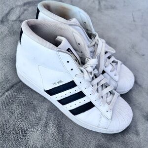 Men’s Adidas, high top shoes, size 7